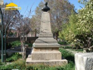 Le buste de Louis Pasteur au centre de la ville 