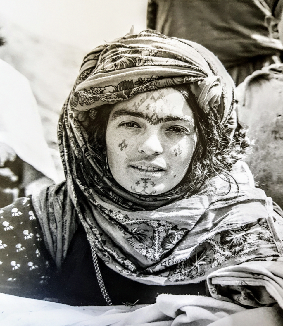 Tatouage du visage d'une femme chaouie © photographies deThérèse Rivière & Germaine Tillion 