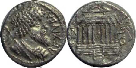 Monnaie de Juba Ier, roi des Numides. Il porte une coiffure constituée de tresses et une barbe taillée en pointe typiquement berbère. D. R.